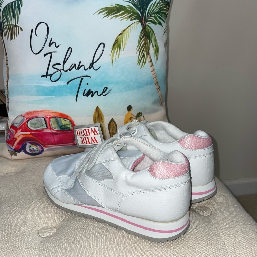 The Body Co NWOB! Wide Width 79164 White/Pink Sneakers Size 10